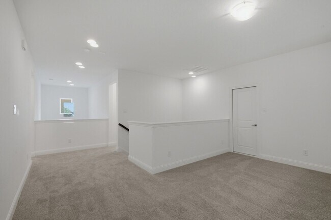 Building Photo - 2911 Hanscom St