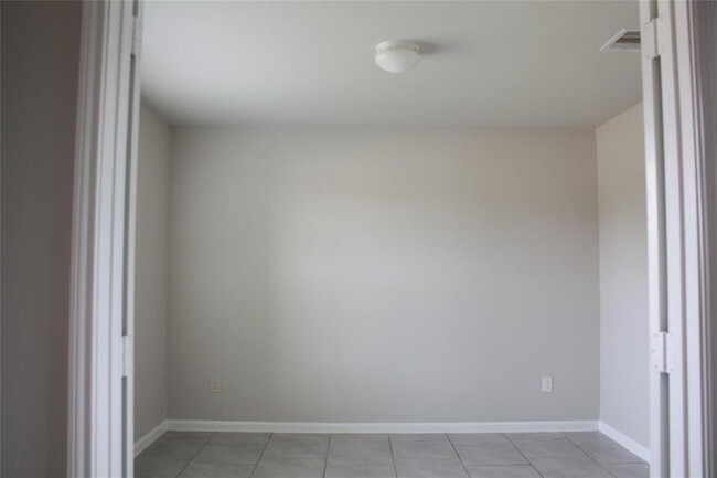 Building Photo - 18319 Pin Oak Lake Dr