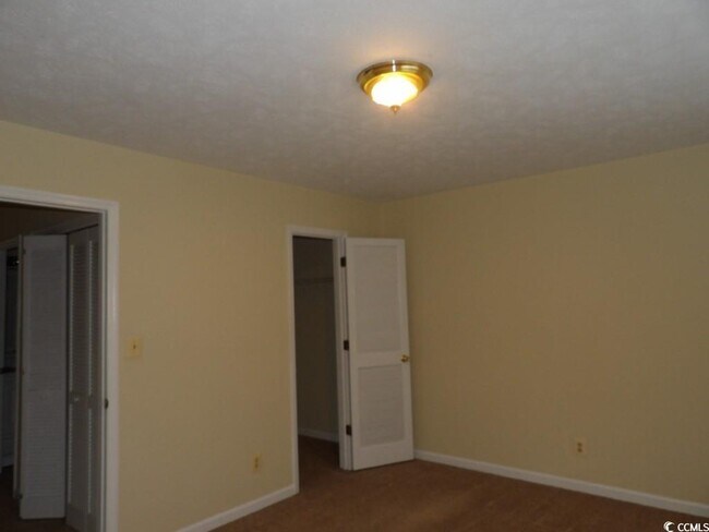 Building Photo - 1025 Carolina Rd