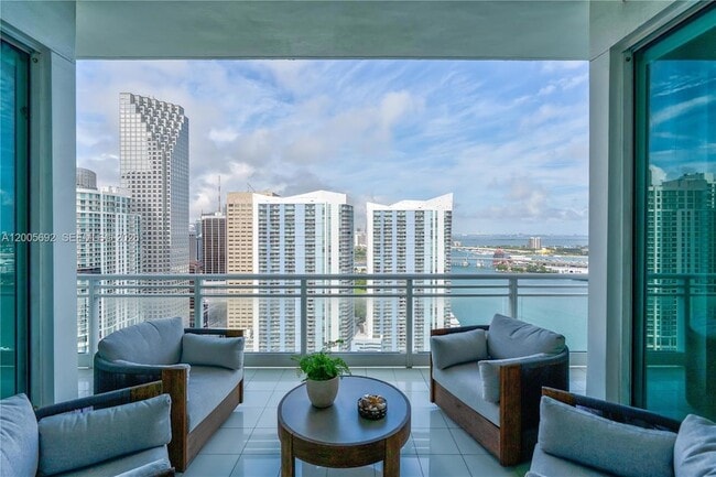 Building Photo - 900 Brickell Key Blvd