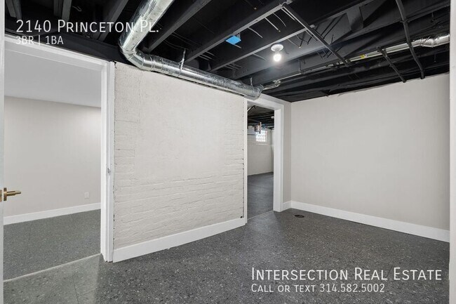 Building Photo - 2140 Princeton Pl