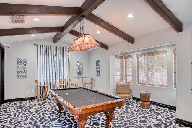 Building Photo - 520 Calle Vibrante