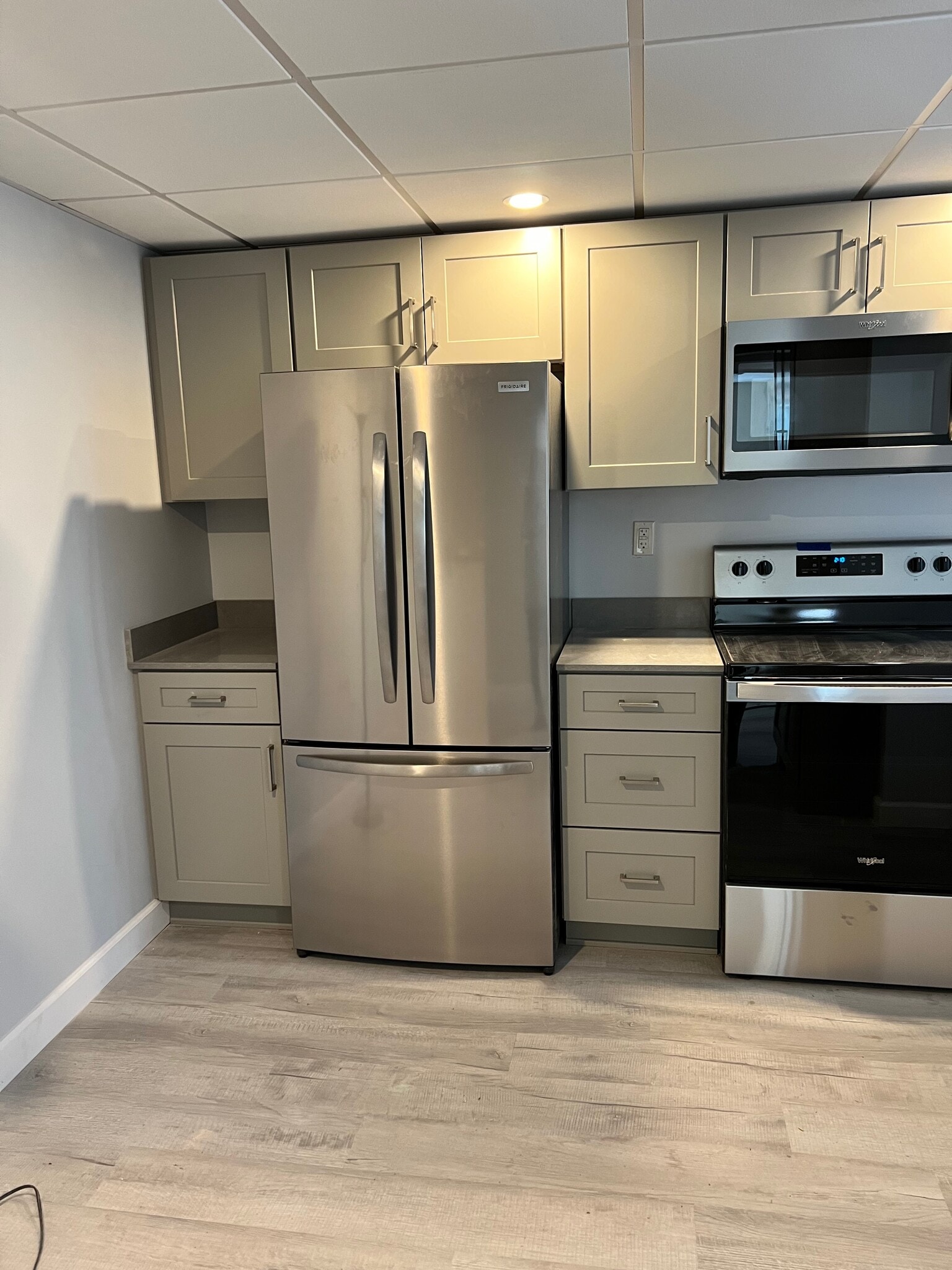 Building Photo - 410 Hillview Plz