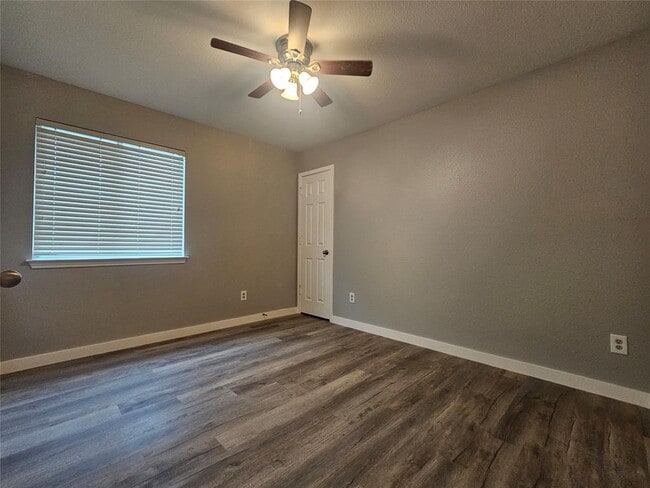 Building Photo - 2724 Fairview Dr