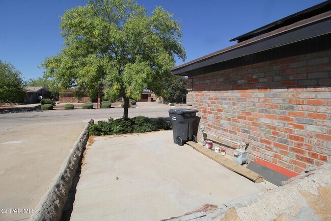 Building Photo - 19014 Armington Dr