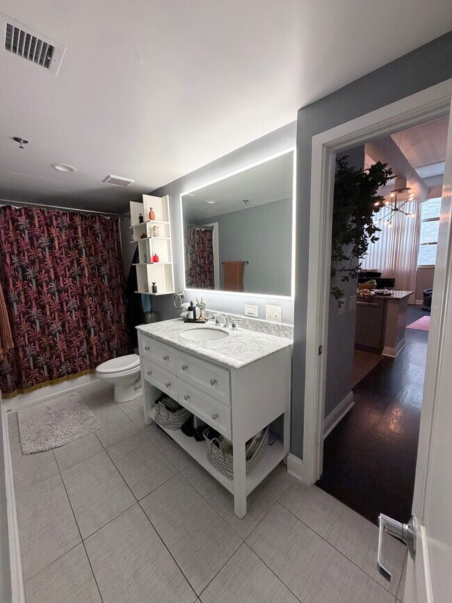 Building Photo - 2750 N Wayne Ave