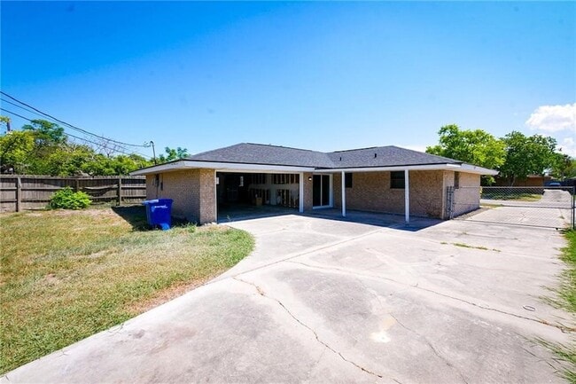 Building Photo - 3606 San Blas Dr