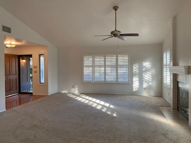 Building Photo - Spacious Bullard Area condo, recently upda...