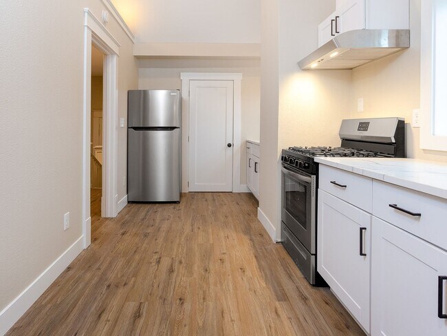 Building Photo - 4215 N Colonial Ave