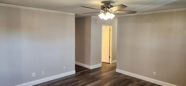 Livingroom 3 - 7706 Berkshire Blvd