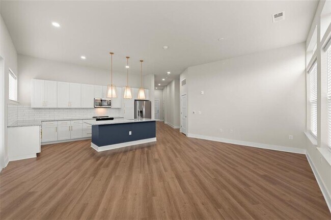 Building Photo - 2648 Sandy Plains Rd