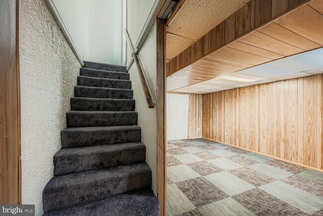 Building Photo - 571 Welbrook Rd