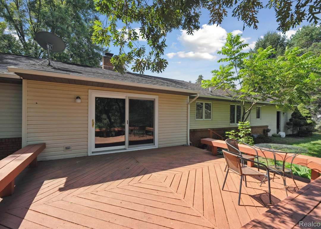Large deck with seating/café set - 4140 Indian Camp Trl