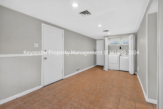Building Photo - Fully Renovated 2BR/1BA Home for Rent