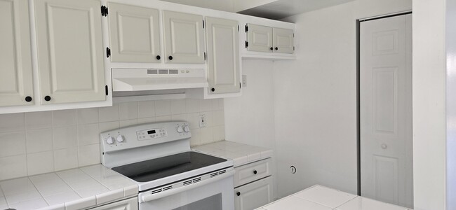 Building Photo - 2306 NW 52nd Ave