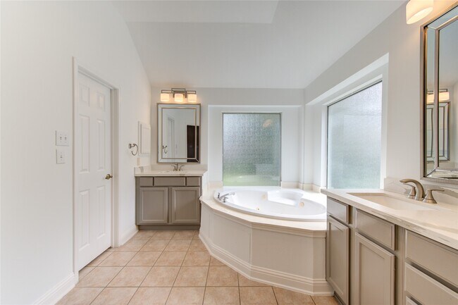 Building Photo - 6015 Nash Creek Ct