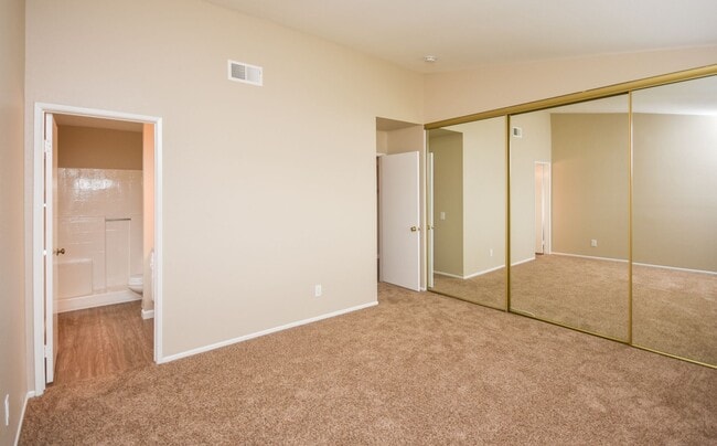 Building Photo - Lovely Single Level Home 4BR/2BTH Located ...