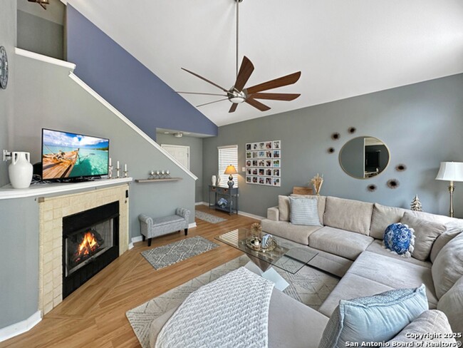 Building Photo - A beautifully remodeled 3-bedroom 2.5-bath...
