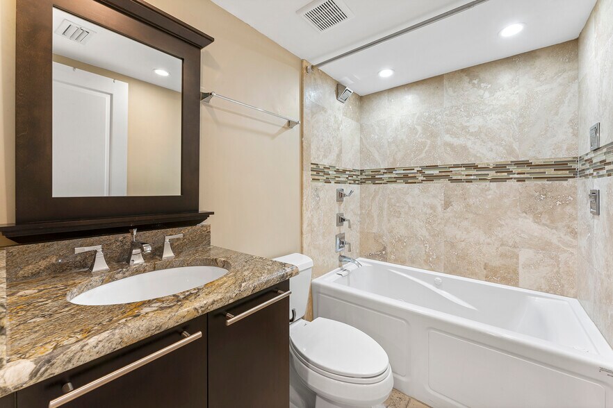 Building Photo - 2200 Ocean Dr S