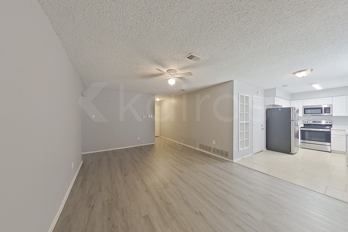 Building Photo - 1117 Saturn Dr