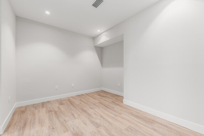 Building Photo - 41 SW Seminole St