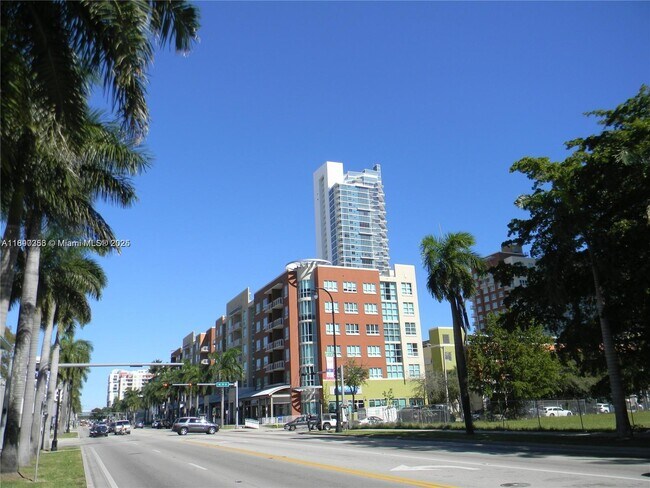 Primary Photo - 2001 Biscayne Blvd