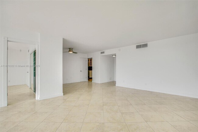 Building Photo - 9500 W Bay Harbor Dr
