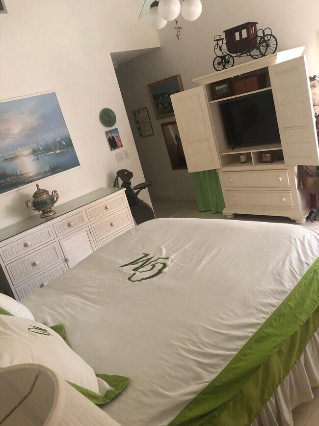 Building Photo - 7 Lexington Ln E