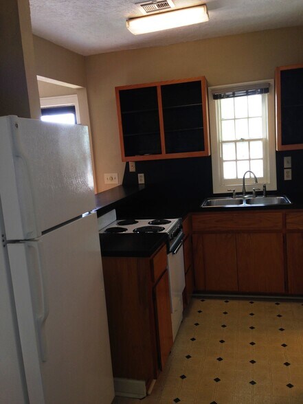Kitchen - 731 Jenkins Ave