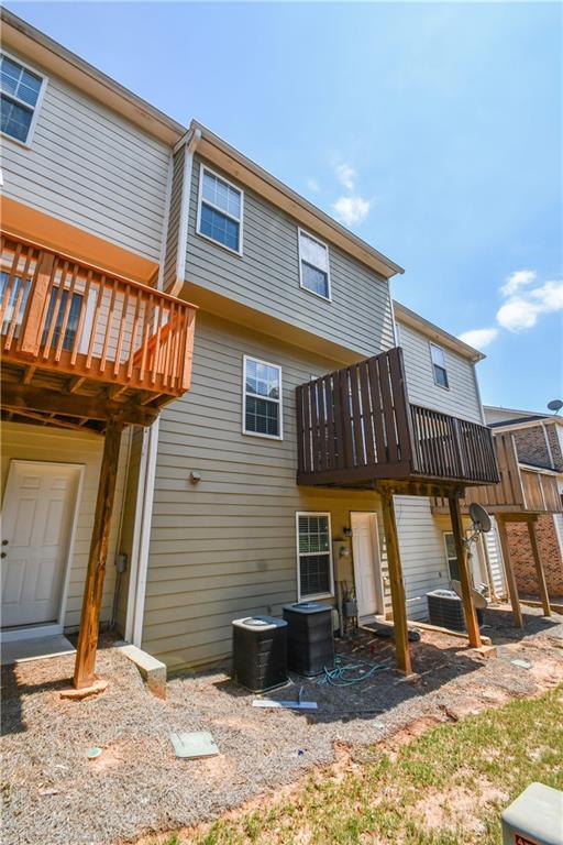 Building Photo - 2201 Landing Walk Dr