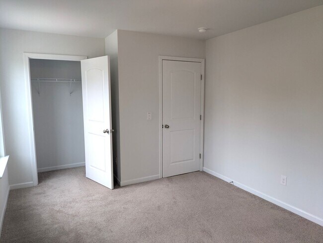 Building Photo - 2040 Perrin Ct