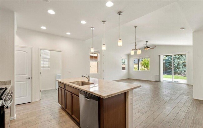 Building Photo - Lovely Two Bedroom Near Golf and Airport-Prescott