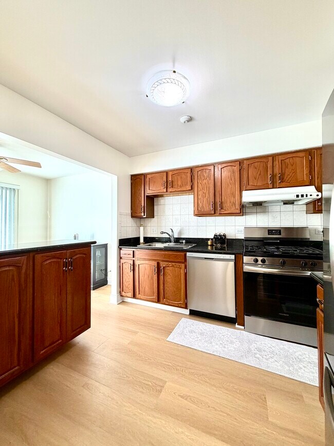 Building Photo - 1212 Williamsport Dr