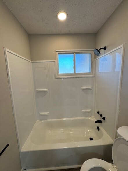 Building Photo - 2725 Danz Ave