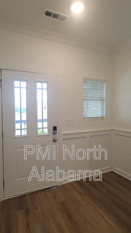 Building Photo - 7601 Discovery Pt Dr NW