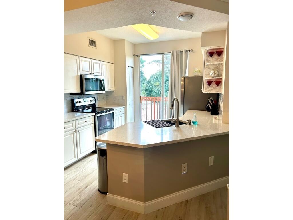 Building Photo - 2046 Alta Meadows Ln