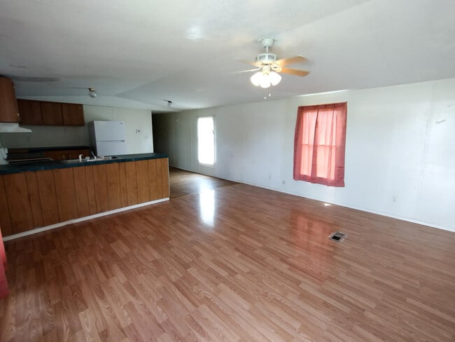Building Photo - 132 Private Rd 3376G
