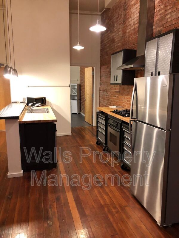 Building Photo - 211 1st Ave S