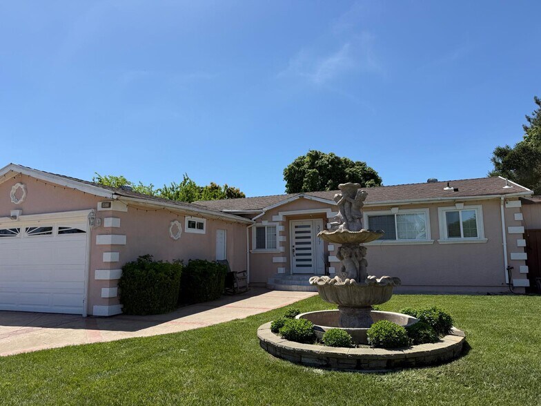 Building Photo - 35777 Orleans Dr
