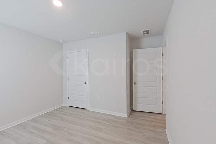 Building Photo - 127 Swallowtail Ln