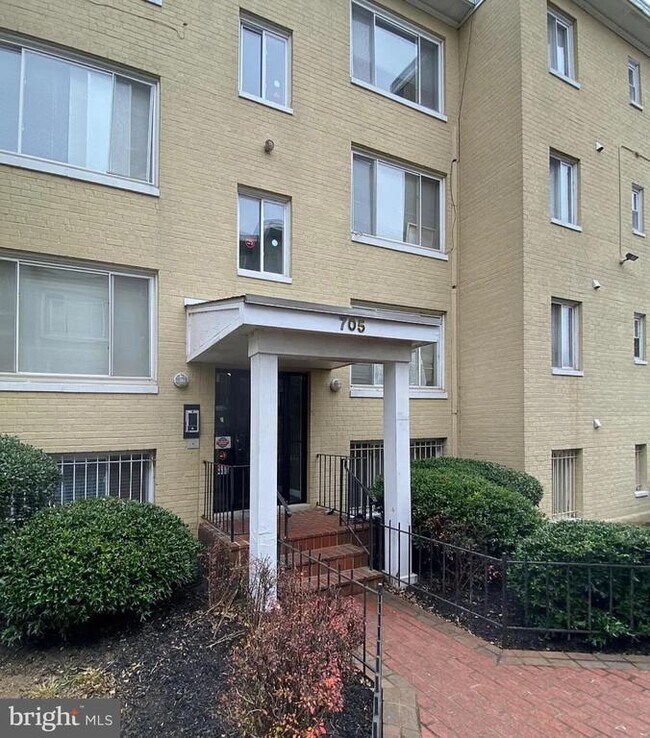 Building Photo - 705 Brandywine St SE