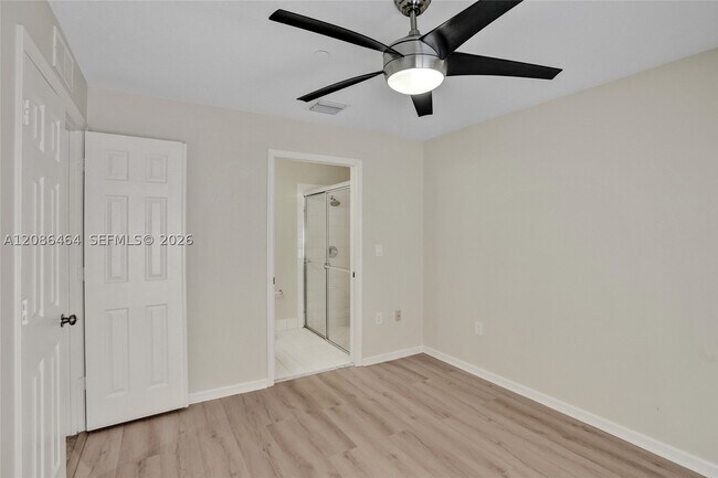 Building Photo - 1033 NE 17th Way