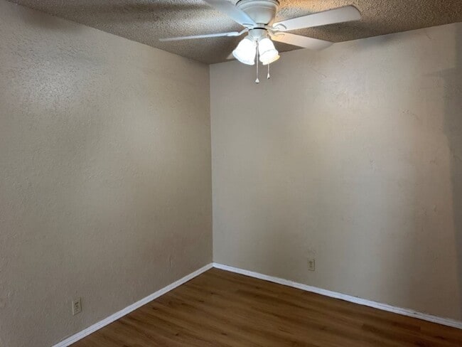 Building Photo - 2 bed, 2 baths and a 2 car garage duplex f...