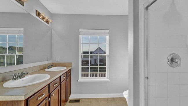 Building Photo - 6294 New Albany Rd W