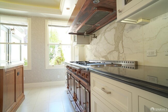 Building Photo - 2505 Divisadero St