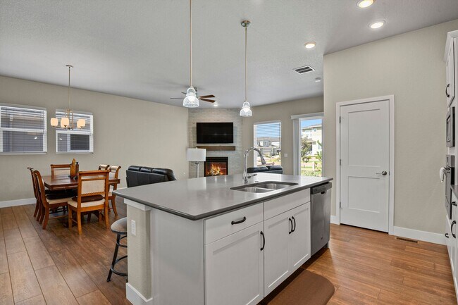 Building Photo - Single Family w/ Elegance
