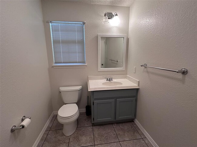 Building Photo - 109 Simpson Ave