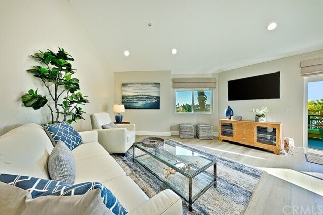 Building Photo - 420 Lake St