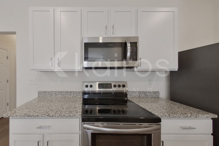 Building Photo - 215 Long Is Dr