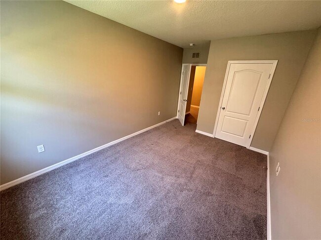 Building Photo - 2323 Silverview Dr